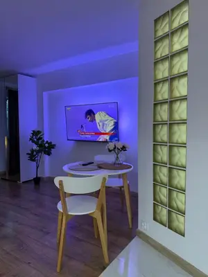 Telewizja i/lub zestaw kina domowego w obiekcie DeLuxury Apartment Chmielna