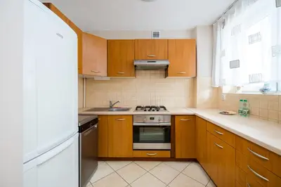 Kuchnia lub aneks kuchenny w obiekcie Wola Anielewicza Cosy Apartment by BookingHost