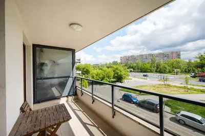 Balkon lub taras w obiekcie Sadyba Urban Quiet Studio by BookingHost
