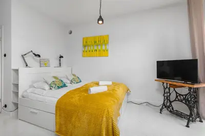 Telewizja i/lub zestaw kina domowego w obiekcie Wilcza 22A by Homeprime
