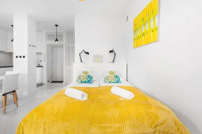 Łóżko lub łóżka w pokoju w obiekcie Wilcza 22A by Homeprime