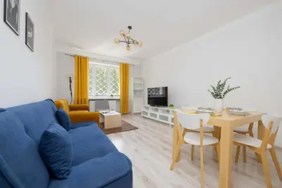 Telewizja i/lub zestaw kina domowego w obiekcie Modern & Bright Apartment Promenada Park Mokotów Warsaw by Noclegi Renters