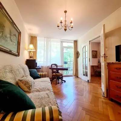 Quiet apartment near metro and old town