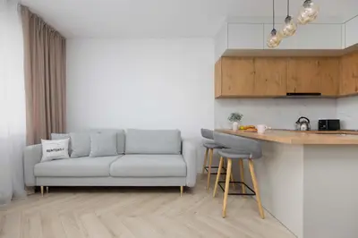 Kuchnia lub aneks kuchenny w obiekcie Cozy Apartment in Warsaw's Praga District with Parking by Noclegi Renters