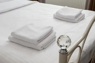 Łóżko lub łóżka w pokoju w obiekcie Racjonalizacji Paris Apartment by BookingHost