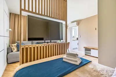 Telewizja i/lub zestaw kina domowego w obiekcie City Center Sliska 60
