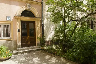 Fasada lub wejście do obiektu Krakowskie Przedmieście 