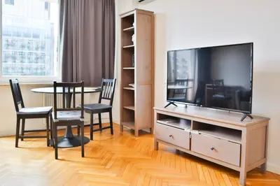Telewizja i/lub zestaw kina domowego w obiekcie Central View Marszałkowska by VAYA STAYS