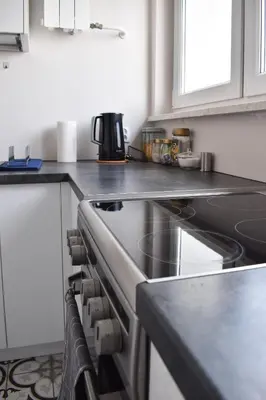 Kuchnia lub aneks kuchenny w obiekcie Norblin Pańska by VAYA STAYS