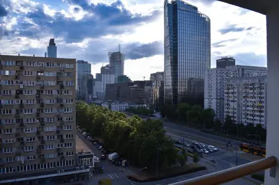 Widok na miasto Warszawa z tego apartamentu