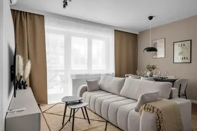 Część wypoczynkowa w obiekcie Ochota Three-Bedroom Apartment - 79m2, Parking, Balcony - by Rentujemy
