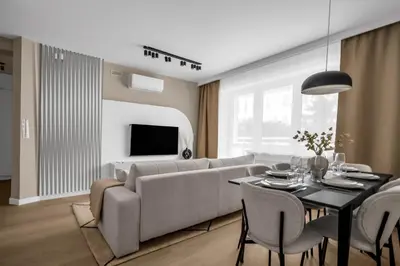 Telewizja i/lub zestaw kina domowego w obiekcie Ochota Three-Bedroom Apartment - 79m2, Parking, Balcony - by Rentujemy