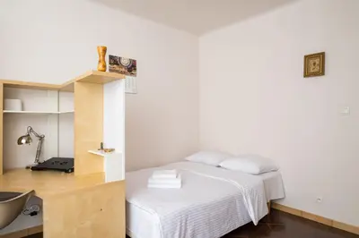 Łóżko lub łóżka w pokoju w obiekcie Ochota Częstochowska Comfy Studio by BookingHost