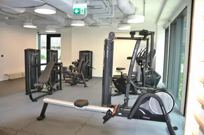 Centrum fitness w obiekcie K&M Apartments Towarowa Tower