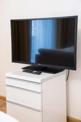 Telewizja i/lub zestaw kina domowego w obiekcie Służewiec Comfort Zone Apartment by BookingHost