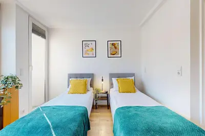 Łóżko lub łóżka w pokoju w obiekcie Mango Apartment City Center Wspolna