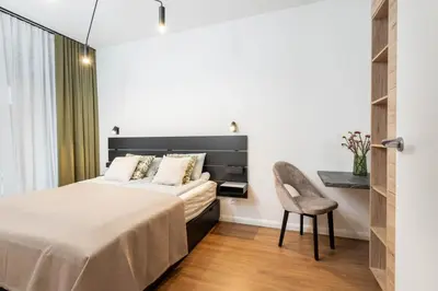 Łóżko lub łóżka w pokoju w obiekcie Earthy Elegance Suite Mokotow