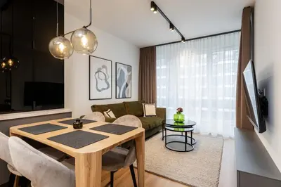 Telewizja i/lub zestaw kina domowego w obiekcie Earthy Elegance Suite Mokotow
