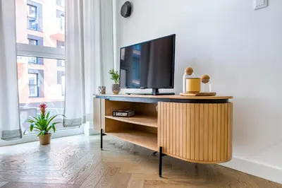 Telewizja i/lub zestaw kina domowego w obiekcie Szmulki Loft Warszawa by Aparo - Metro, Koneser, Stare Miasto, Dworce, Spacer nad Wisłą, Winda, Balkon