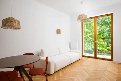 Część wypoczynkowa w obiekcie Praga Łochowska Deluxe Apartment by BookingHost
