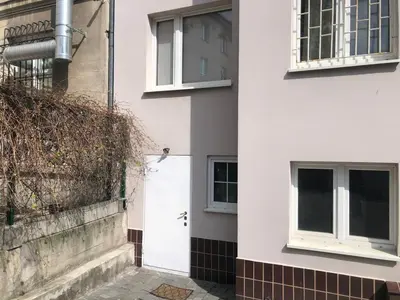 Budynek, w którym mieści się apartament