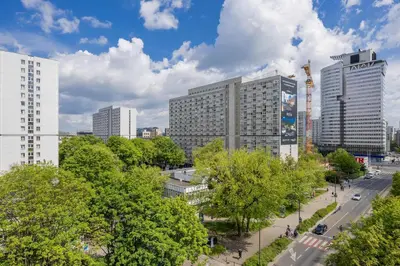 Widok na miasto Warszawa z tego apartamentu