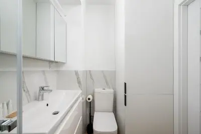 Łazienka w obiekcie Praga Bliska Modern Apartment by BookingHost
