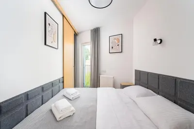 Łóżko lub łóżka w pokoju w obiekcie Praga Bliska Modern Apartment by BookingHost