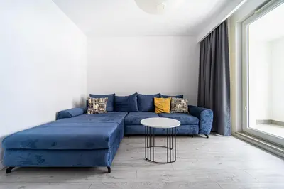 Część wypoczynkowa w obiekcie Kolska Blue & Grey Harmony Apartment by BookingHost