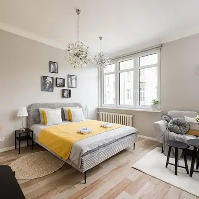 Green Courtyard Studio in Pre-War Tenement House 1 km to Central Station