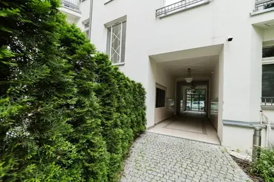 Budynek, w którym mieści się apartament