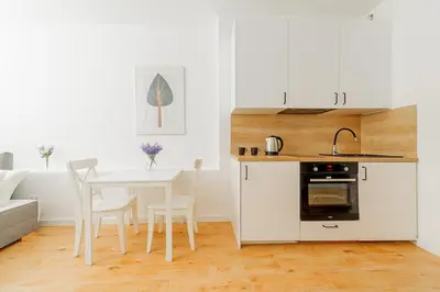Kuchnia lub aneks kuchenny w obiekcie Studio w śródmieściu Warszawy