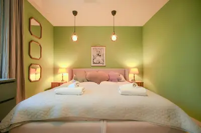 Łóżko lub łóżka w pokoju w obiekcie Pastel & Peace 2 Bedrooms Royal Lazienki