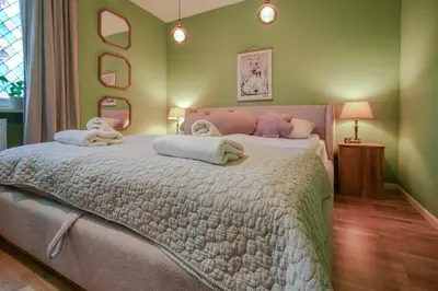 Łóżko lub łóżka w pokoju w obiekcie Pastel & Peace 2 Bedrooms Royal Lazienki