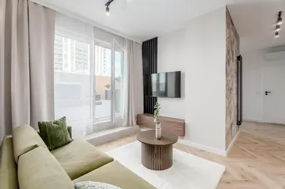 Telewizja i/lub zestaw kina domowego w obiekcie Brand New! Private Jacuzzi - Terrace - Parking
