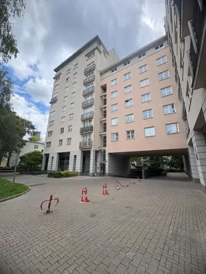 Budynek, w którym mieści się apartament