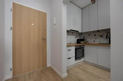 Kuchnia lub aneks kuchenny w obiekcie Unique Bright Studio for 4 People Remote Work & Balcony Close to PGE by Noclegi Renters
