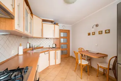 Kuchnia lub aneks kuchenny w obiekcie National Stadium Spacious Apartment by BookingHost