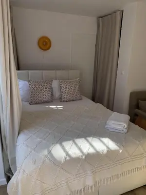 Łóżko lub łóżka w pokoju w obiekcie apartament lulu