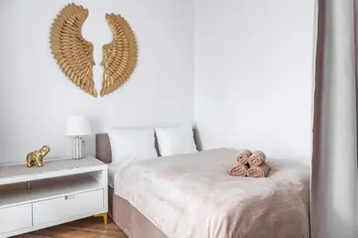 Łóżko lub łóżka w pokoju w obiekcie Golden Wings Warszawa by Aparo -- Cicha Okolica, Nowy Apartament, Taras, Łóżeczko dla dziecka, Nowoczesne Bemowo