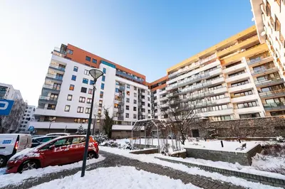 Obiekt Mokotów Sunlight Apartment by BookingHost zimą