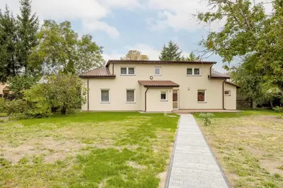 Budynek, w którym mieści się dom wakacyjny