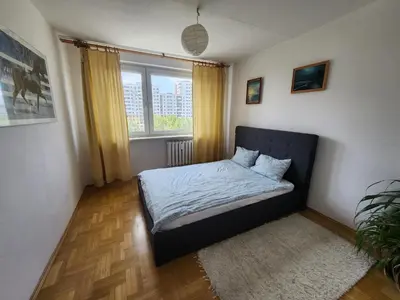 Łóżko lub łóżka w pokoju w obiekcie Metro Bemowo Ratusz - 3 pokoje