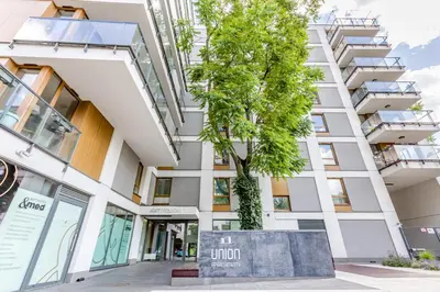 Budynek, w którym mieści się apartament