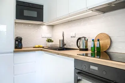 Kuchnia lub aneks kuchenny w obiekcie Family & Business Elegant Apartments Grzybowska 37 Centrum, PARKING, Wi-Fi, Netflix
