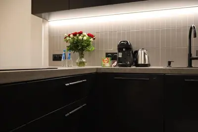 Kuchnia lub aneks kuchenny w obiekcie Family & Business Elegant Apartments Grzybowska 37 Centrum, PARKING, Wi-Fi, Netflix