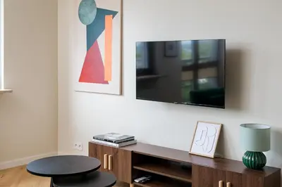 Telewizja i/lub zestaw kina domowego w obiekcie Park Praski Superior Apartment by BookingHost