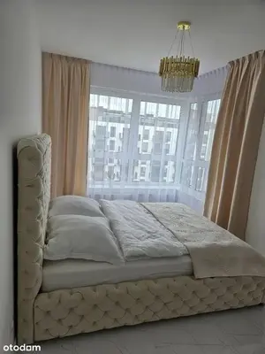 Łóżko lub łóżka w pokoju w obiekcie Luxury building & apartament, near metro, parking