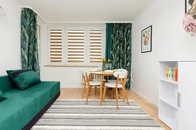 Część wypoczynkowa w obiekcie Spacious Apartment close to PGE Stadium in Warsaw by Noclegi Renters