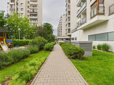 Ogród w obiekcie Aleja KEN 55 SuperApart - Blisko metra Imielin